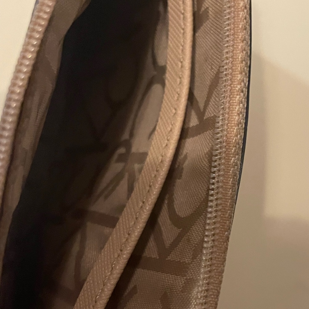 Calvin Klein wristlet - Picture 5 of 5